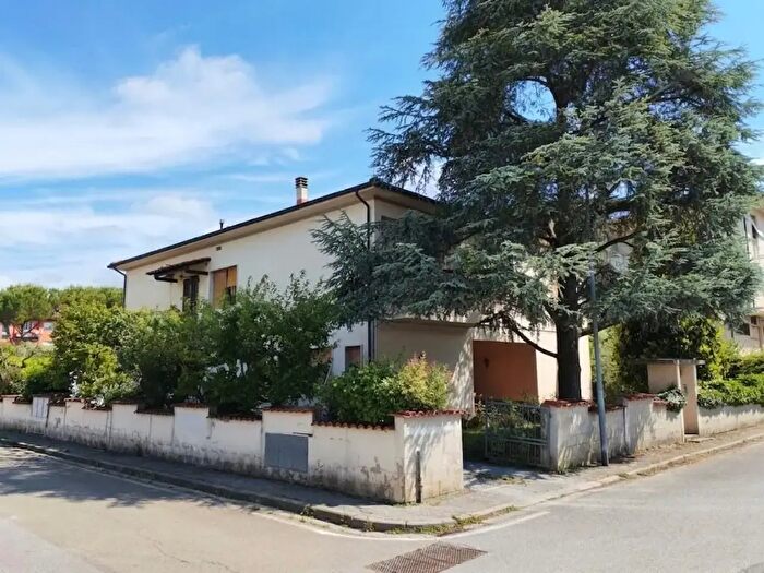 Casa con 16 locali in vendita in Ia del Lavoro, Santa Maria A Monte