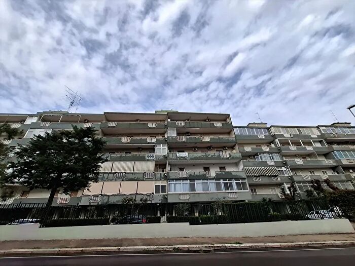 Appartamento con 5 locali in vendita in Via Pantaleo Carabellese, Bari