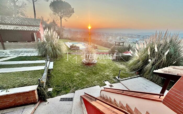 Appartamento con 10 locali in vendita in Via Lazio Sambuceto, San Giovanni Teatino