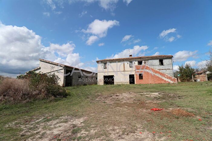 Casa quadrilocale in vendita in Bellante