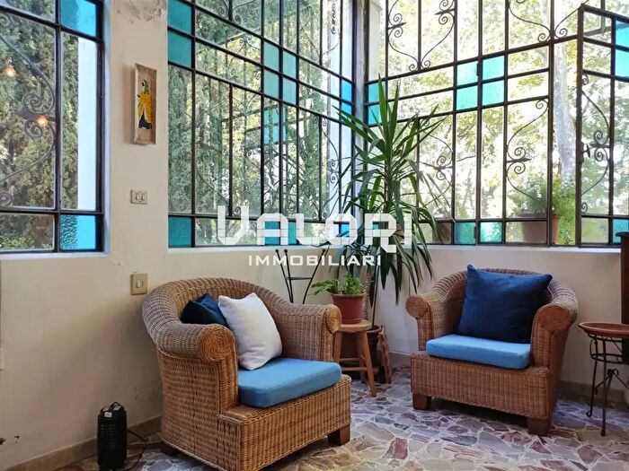 Casa con 8 locali in vendita in Viale Stradone, Faenza