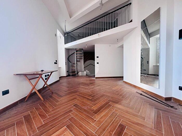 Appartamento con 5 locali in affitto in Appartamento via navelli, Duomo Fontana Luminosa, LAquila