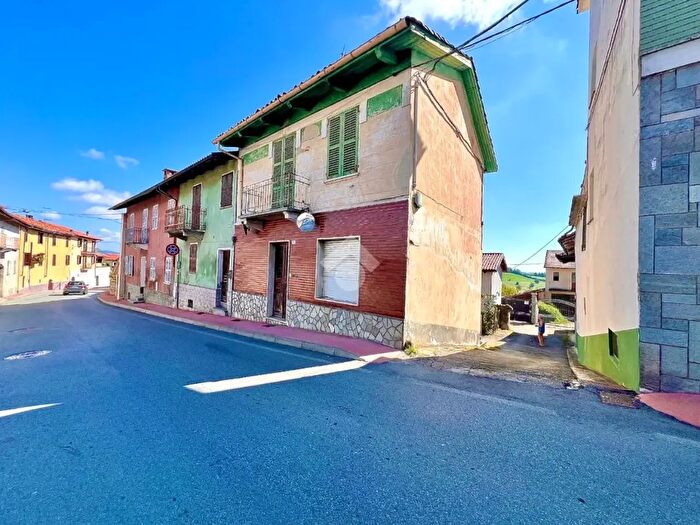 Casa quadrilocale in vendita in Via Mairano, Montechiaro D'Asti