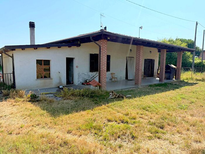 Casa con 6 locali in vendita in Capriata DOrba