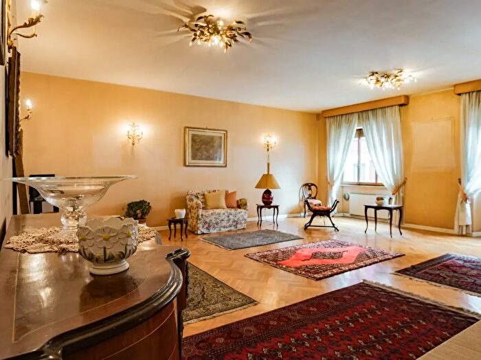 Appartamento trilocale in vendita in Via Pola, Cagliari