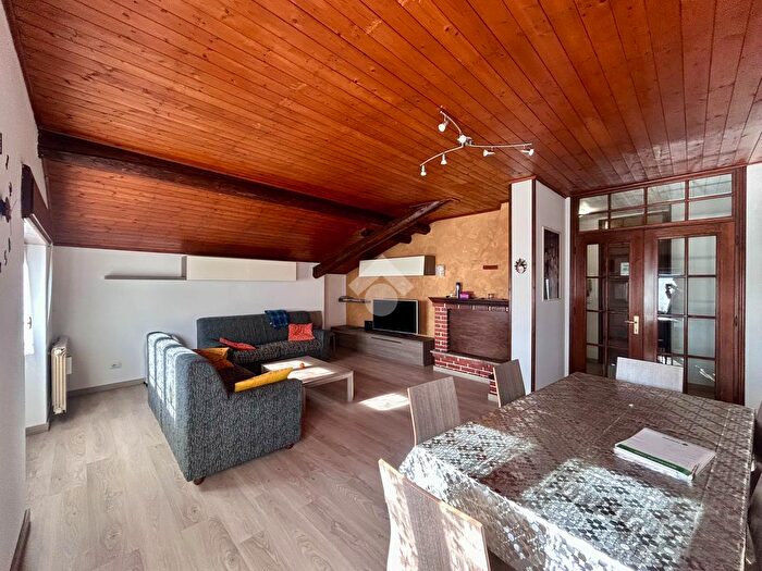 Appartamento quadrilocale in vendita in Via Cios, Gravedona ed Uniti