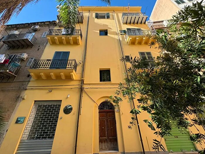 Appartamento trilocale in vendita in Via Pacini, Palermo