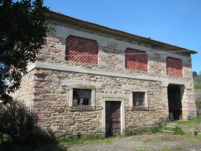 Casa trilocale in vendita in Via del Palagio in Colognole, Pontassieve