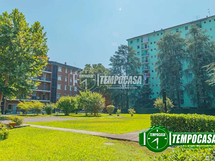 Appartamento trilocale in vendita in Via Cividale del Friuli, Milano