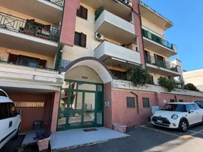 Appartamento trilocale in vendita in Via Marzabotto, Orte