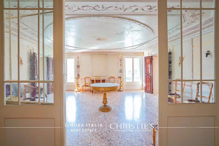 Appartamento con 9 locali in vendita in Venezia