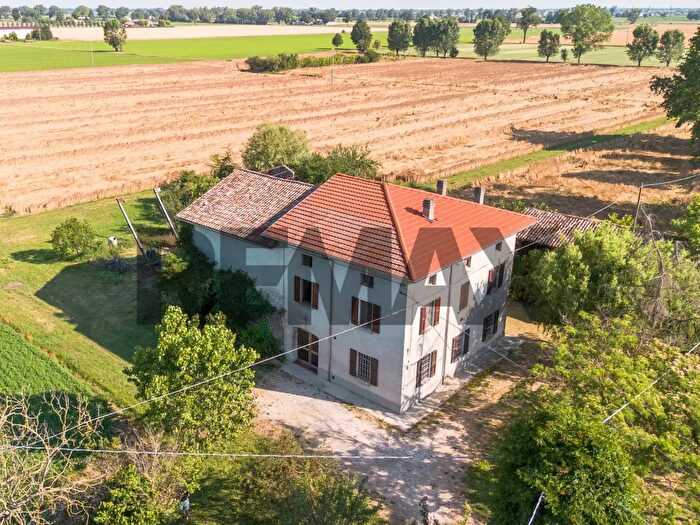 Casa con 6 locali in vendita in Frazione Castione dei Marchesi, Fidenza