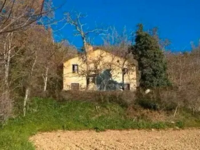 Casa con 6 locali in vendita in Contrada Canniccio, Monterubbiano