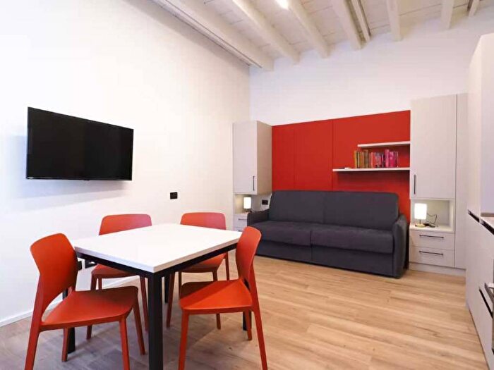 Appartamento monolocale in affitto in Via Paolo Frisi, Porta Venezia, Milano
