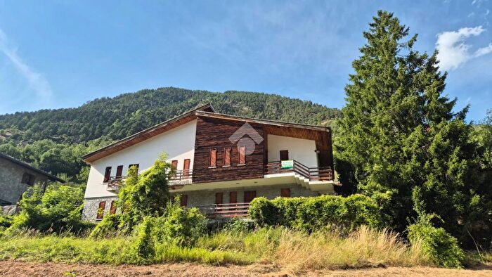 Casa con 16 locali in vendita in Frazione La Cleivaz, Valpelline