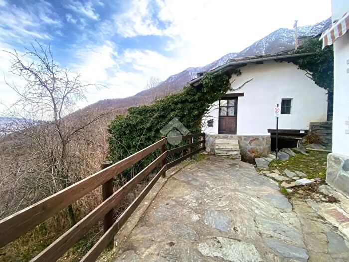 Casa quadrilocale in vendita in Borgata Combavilla, Inverso Pinasca