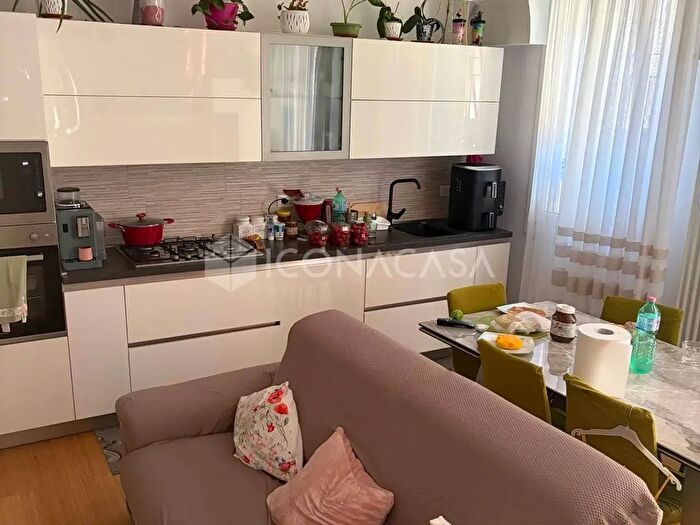 Appartamento trilocale in vendita in Via Lanciano, Bologna