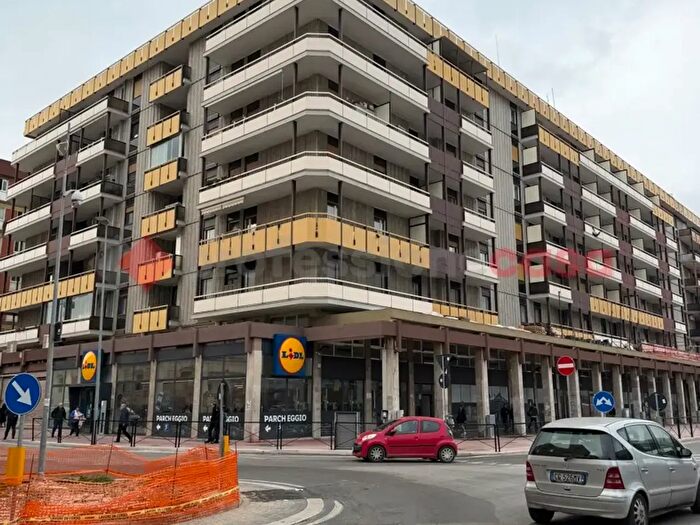 Appartamento trilocale in affitto in Via Capruzzi, Bari