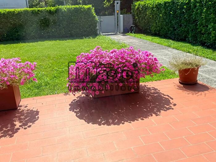 Casa con 6 locali in vendita in Via Zanella, Treviso