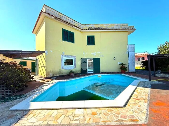 Casa con 11 locali in vendita in Via Giovenale, Bacoli