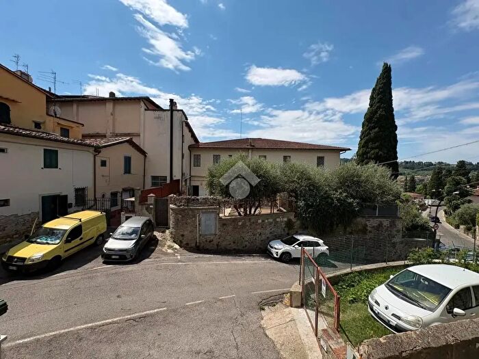 Casa quadrilocale in vendita in Via Romoli, Signa