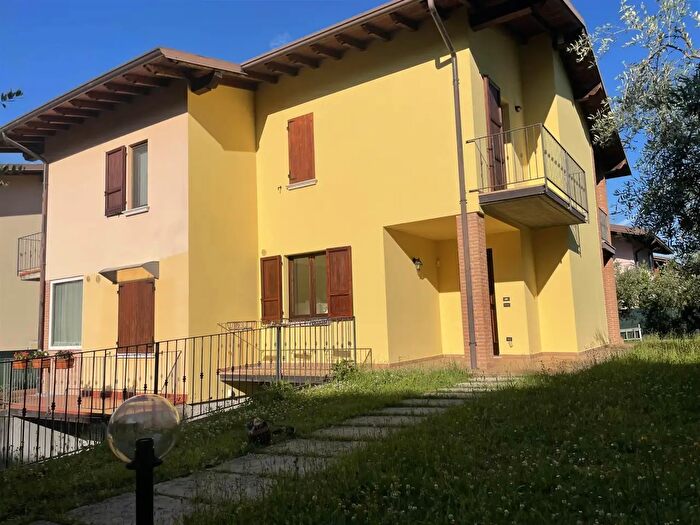 Casa con 5 locali in vendita in Polpenazze