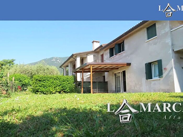 Casa con 8 locali in vendita in Borso Del Grappa