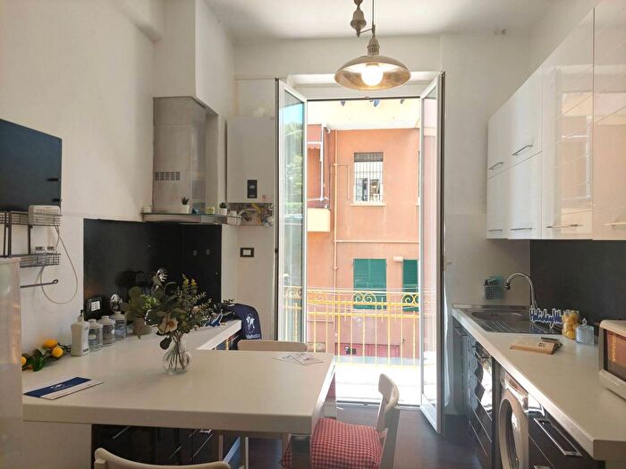 Appartamento trilocale in affitto in Via Felice Cavallotti, Albaro, Genova