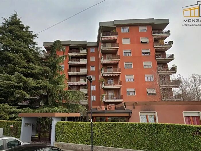 Appartamento trilocale in vendita in Via Gallarana, Monza