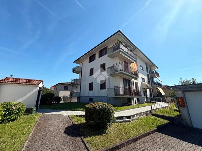 Appartamento trilocale in vendita in Via Magnaghi, Casorate Primo