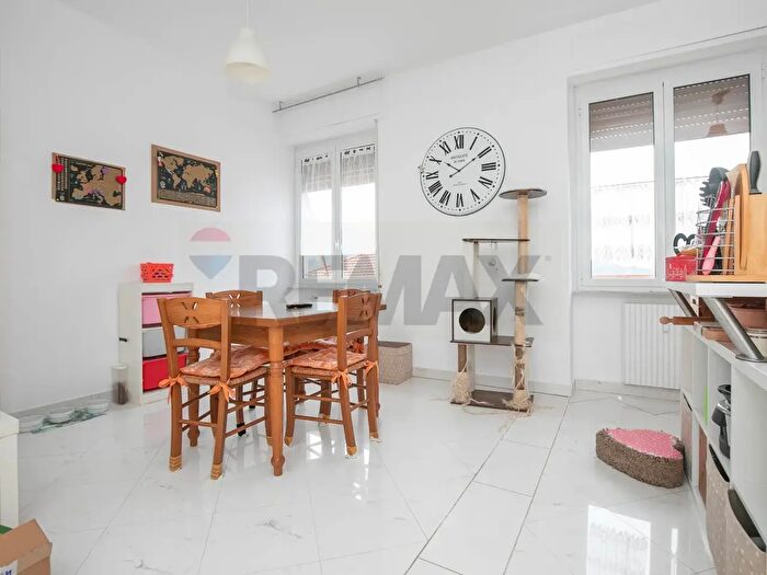 Appartamento con 7 locali in vendita in Via Fratelli Gazzo, Genova