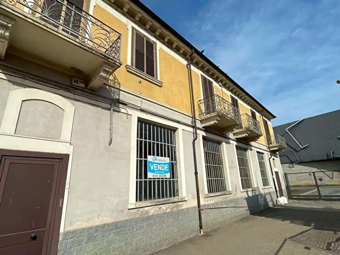 Appartamento con 20 locali in vendita in Via Pastrengo, Moncalieri