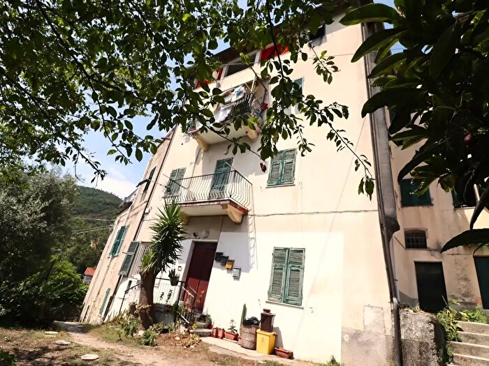 Appartamento trilocale in vendita in Via Giovi, Giustenice