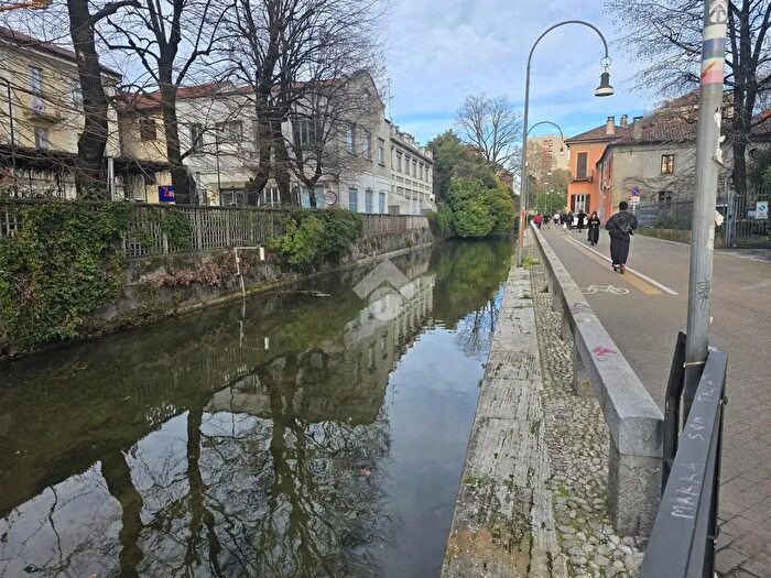 Appartamento trilocale in vendita in Via Luigi Bertelli, Milano