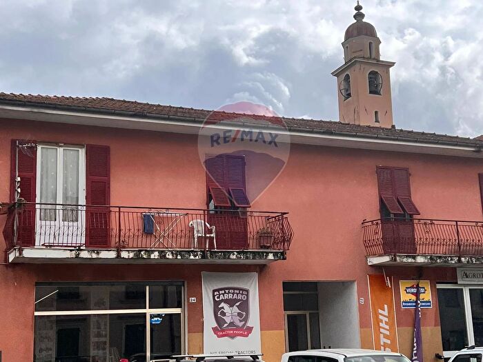 Appartamento con 8 locali in vendita in Via Maurizio Caranza, Varese Ligure