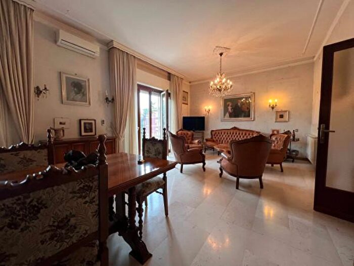 Appartamento con 6 locali in vendita in Via Nino Bixio, Latina