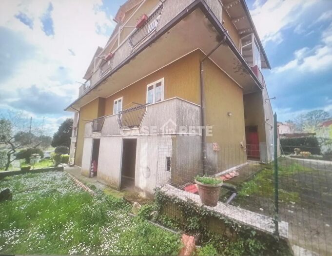 Appartamento con 5 locali in vendita in Via Giordano Starnini, Valentano