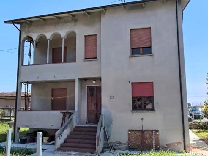 Casa con 6 locali in affitto in Via I Maggio, Centro, Rolo