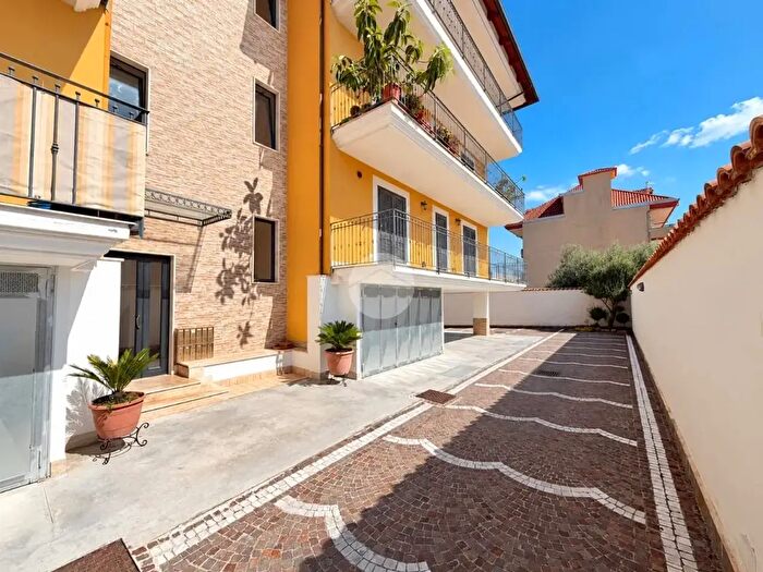 Appartamento trilocale in vendita in Via Vicinale Casa d'Agostino, Giugliano In Campania