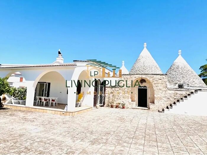 Casa con 6 locali in vendita in Ostuni