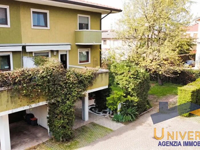 Casa con 6 locali in vendita in Via Donatello, Albignasego