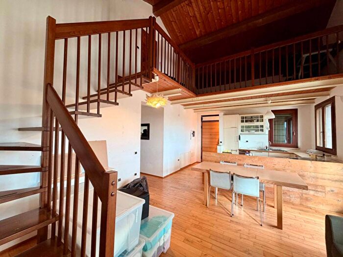 Appartamento trilocale in affitto in Via Zingari, Camerano