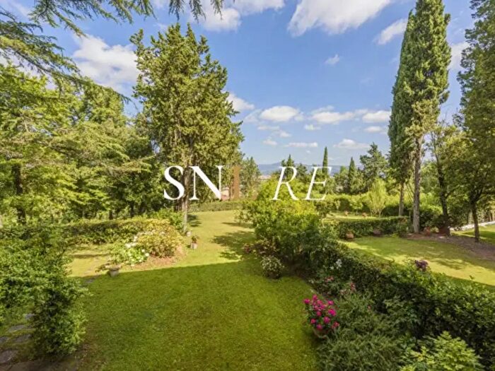 Appartamento con 6 locali in vendita in Via Chiantigiana, Firenze