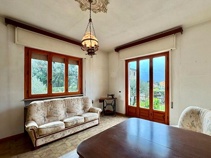 Casa con 5 locali in vendita in l, Lucca