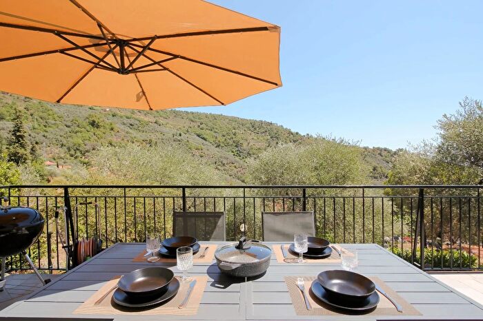 Casa quadrilocale in vendita in Via del Canto, Imperia