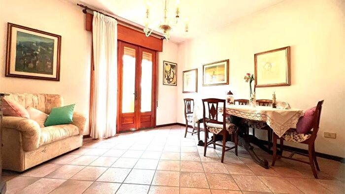 Casa con 8 locali in vendita in Farra di Soligo Via Callalta, Montebelluna