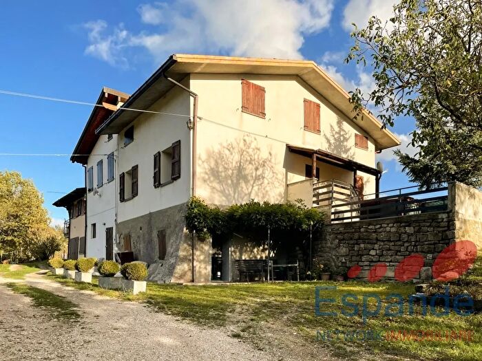 Appartamento con 5 locali in vendita in Ca De Sabadini a, Camugnano