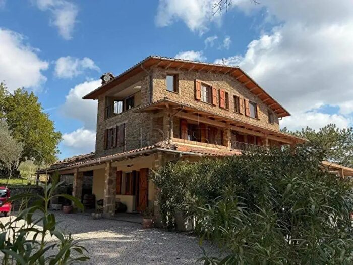 Casa con 6 locali in vendita in Via Madonna del Sodo, Umbertide