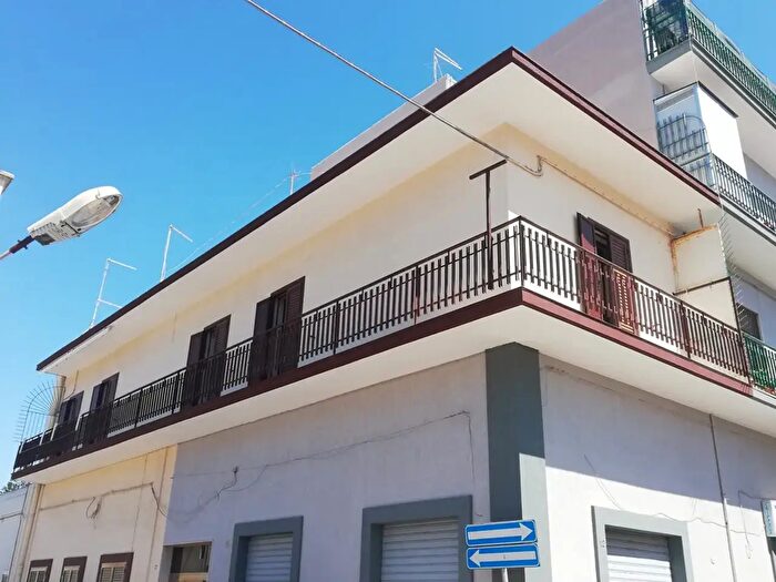 Appartamento con 8 locali in vendita in Talsano, Taranto