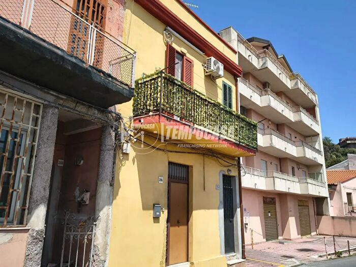 Appartamento con 7 locali in vendita in Via del Santo, Messina